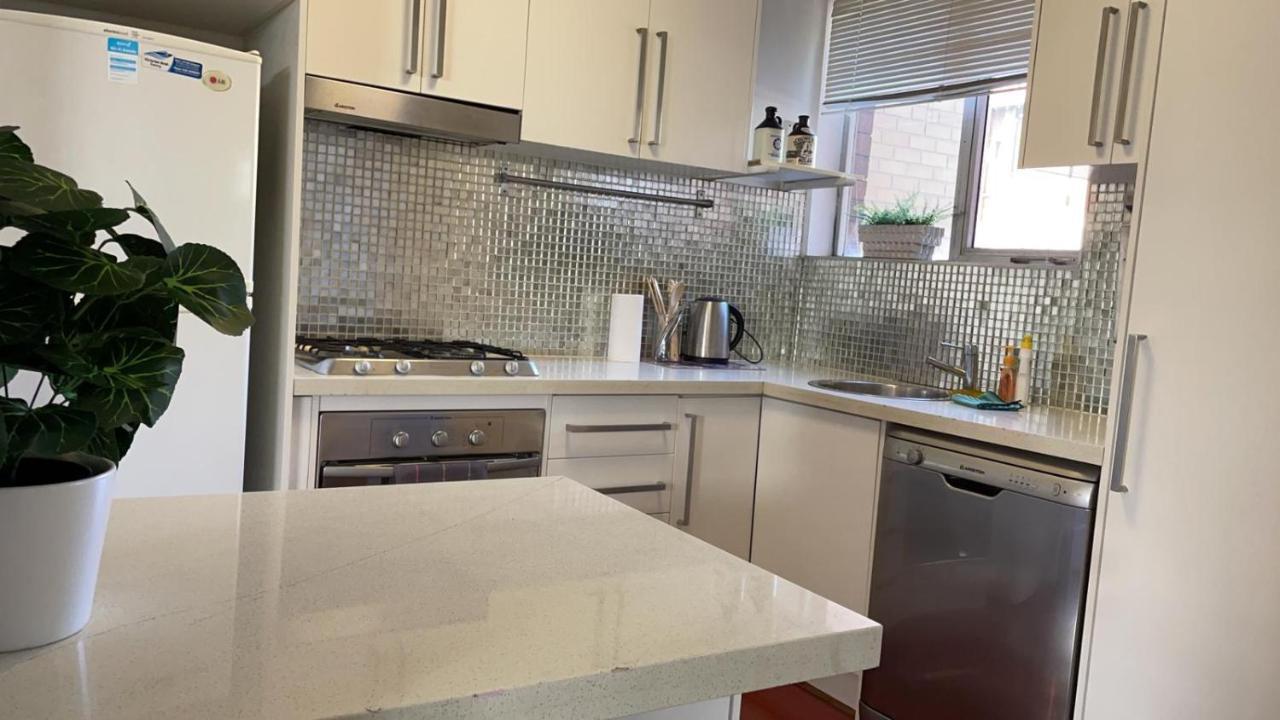 St Kilda Beachfront 2 Bedroom Apartment Мельбурн Экстерьер фото